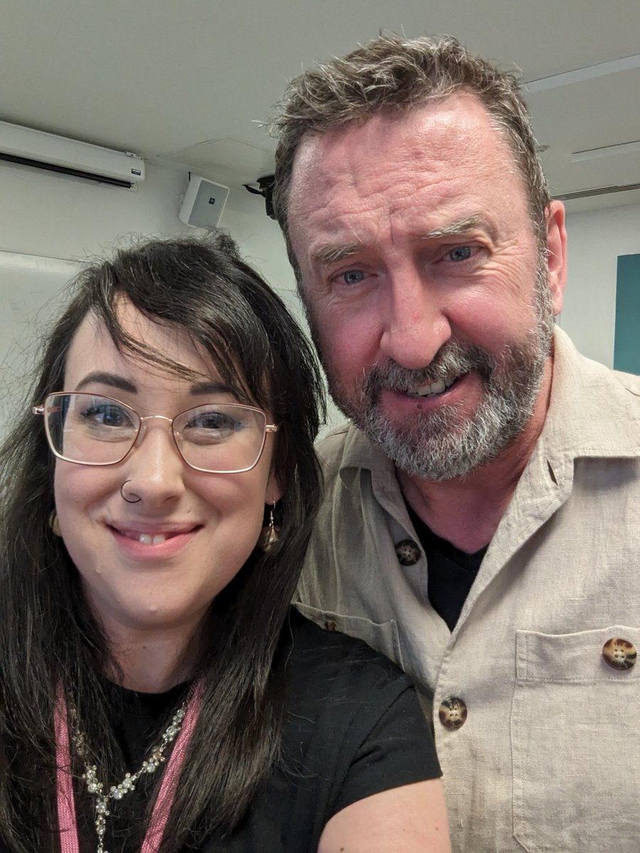 Had a really interesting chat about sitcoms with Lee Mack yesterday at #BigComedyConference 

(Every photo I have had with comedians is an awful pic of me)