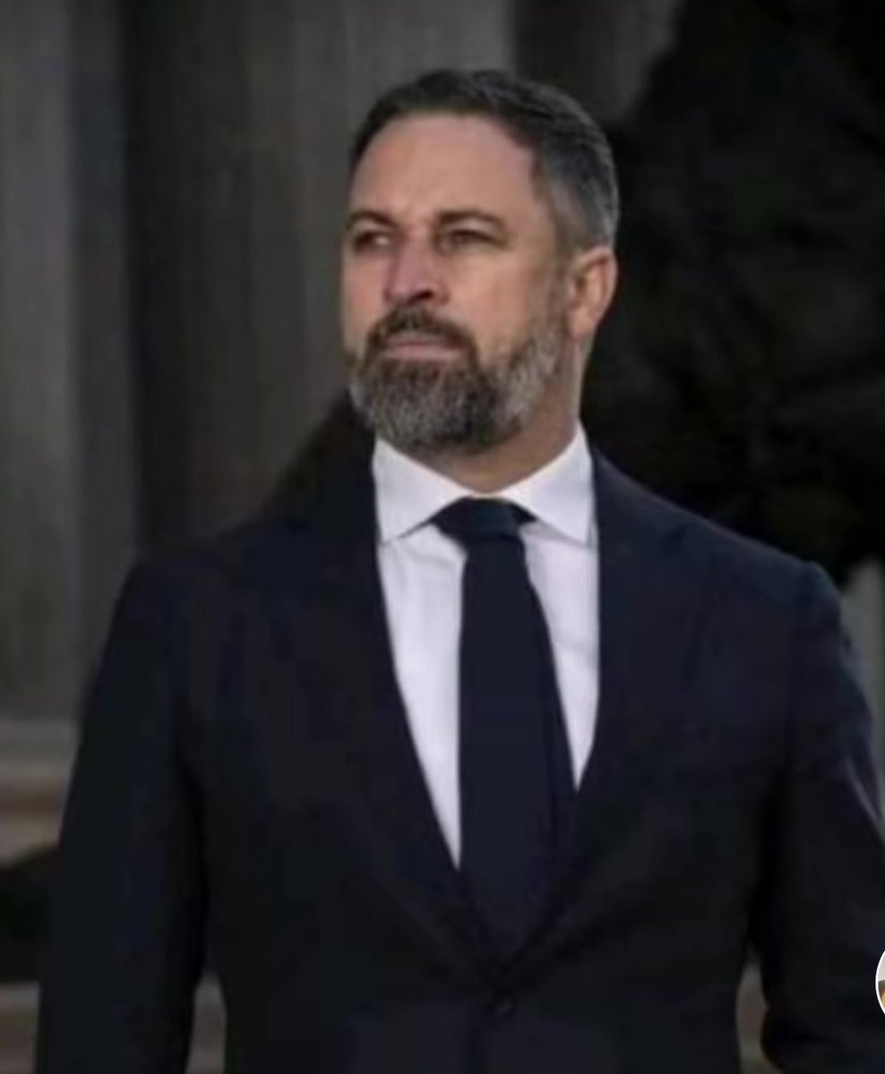 Capitana_espana's tweet photo. Cuando tú vivas en Moncloa: Yo viviré tranquila. 

💚🇪🇸 https://t.co/CdQu7c9eX6