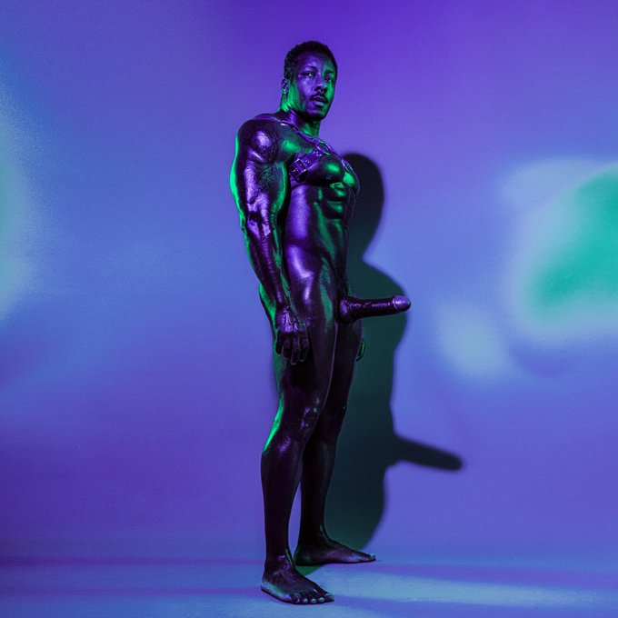 I really like this photo of me, my favourite colour is purple https://t.co/2D3kwigJ5z