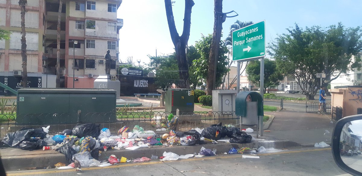 MTalentti's tweet photo. deberían multar a todo ese barrio https://t.co/4wblyBoZjT