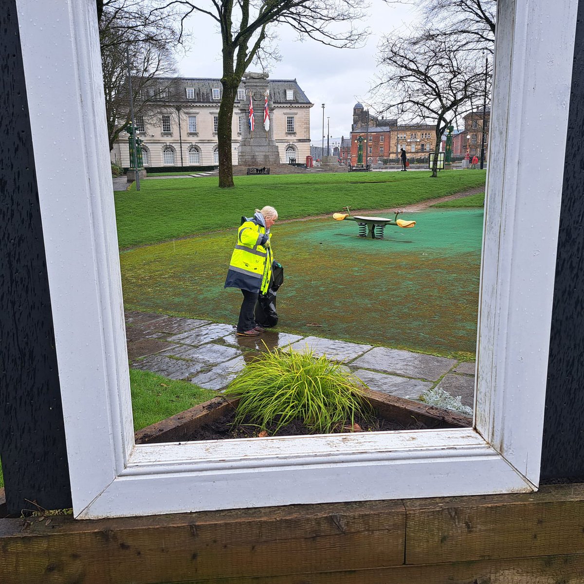 Carried out our monthly gardening visit to the WW1 Memorial Garden in Rochdale this morning. Quick spring tidy and a litter pick 🌺 Getting ready for summer. #Rochdale