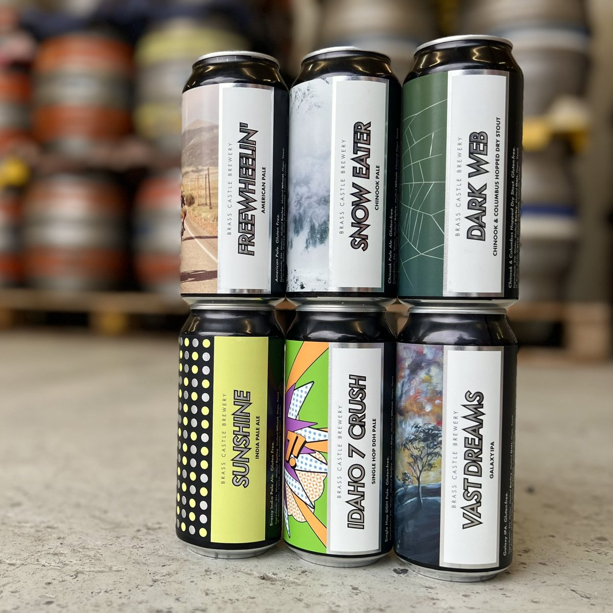 ✨HOPS BOX✨ Current selection includes: ✨Freewheelin 4.4% American Pale ✨Snow Eater 4.8% Chinook Pale ✨Dark Web 4.8% Chinook & Columbus Dry Stout ✨Sunshine 5.7% Weather-Coast IPA ✨Idaho 7 Crush 6.5% DDH Pale ✨Vast Dreams 6.9% Galaxy IPA Shop here: brasscastle.co.uk/online-craft-b…