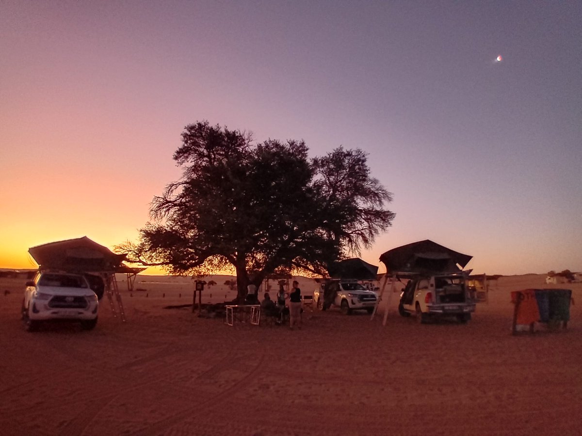 Primera parada para conocer los proyectos de conservación de Namibia. Nuestra base para los próximos 4 días está lista!