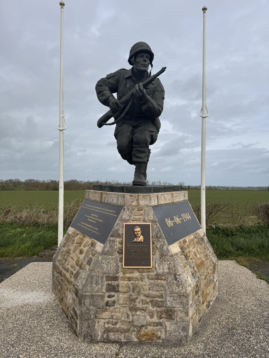 danFEZZA's tweet photo. @fasc1nate Just visited the Dick Winters memorial in Normandy https://t.co/61YwYY2428