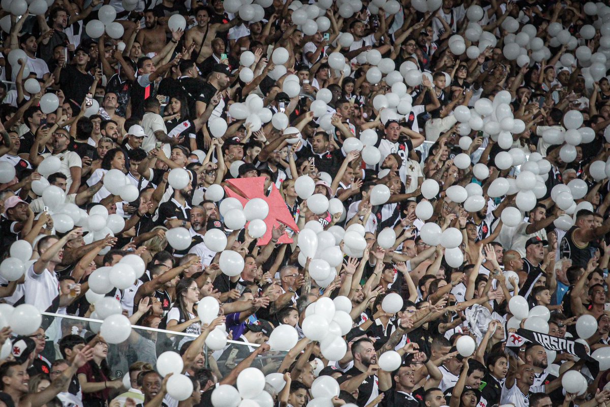 ATENÇÃO, TORCIDA VASCAÍNA! ⚠️ 

Você que ainda precisa retirar seu ingresso físico, chegue cedo ao Maracanã e dirija-se para as bilheterias B1 e B2 que já estão abertas desde 10h realizando as trocas. O funcionamento é até o intervalo da partida. 

➡️ E para quem ainda não…