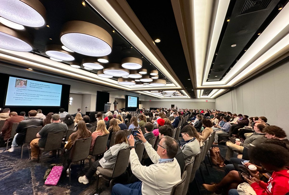 mboyet's tweet photo. Special thanks to @sree for an inspiring (and not so scary) closing keynote on AI at @collegemedia. Packed room! Lots of immediate takeaways for students, advisers &amp; pros alike. #CMANYC24 https://t.co/PzooUf91T1
