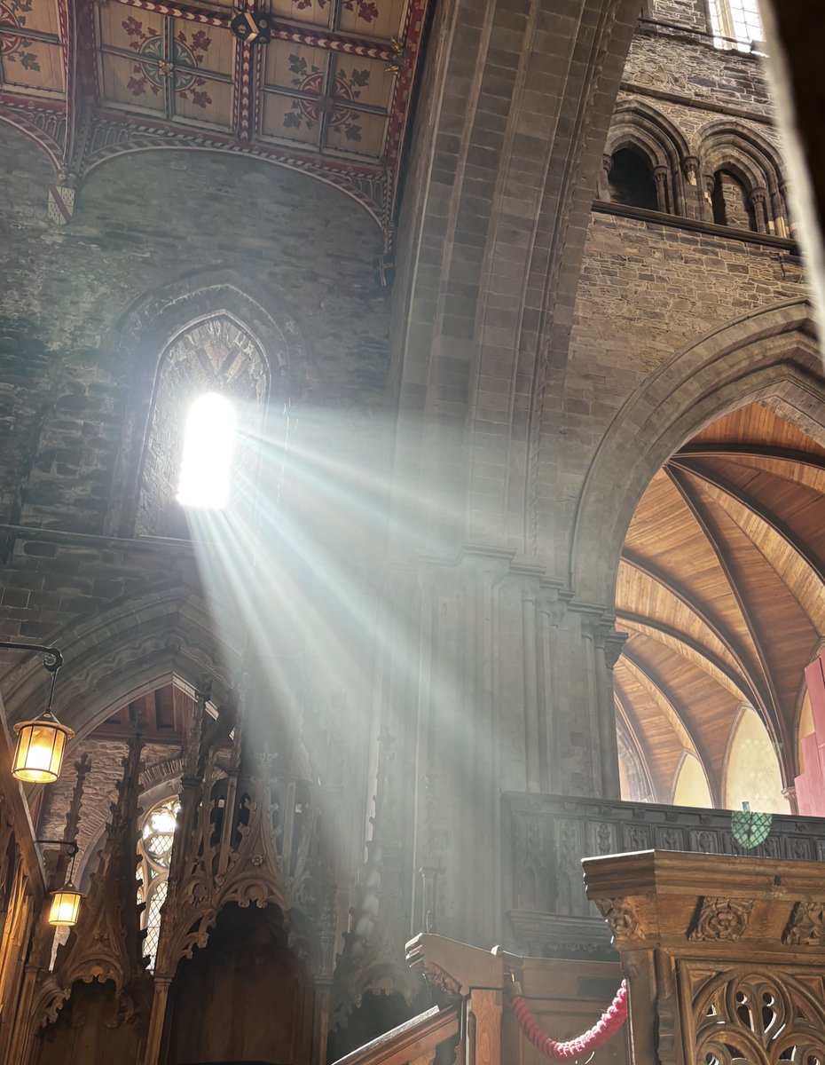 CanonLeighRich's tweet photo. Lingering incense sunbeams following the #passionsunday  choral Eucharist this morning @StDavidsCath https://t.co/Img4RuD4wn