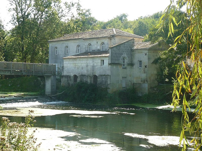 MonumentumFr's tweet photo. Moulin à papier de Fleurac à #Nersac (#Charente) Ancien moulin à blé et à huile du XVIe siÚcle, le moulin de Fleurac, a été presque entiÚrement reconstruit à la fin du XIXe siÚcle. Son architecture est en Chare...
Suite đ https://t.co/mn2AzIIY6l
#Patrimoine #MonumentHistorique https://t.co/WSWCYFX8eW