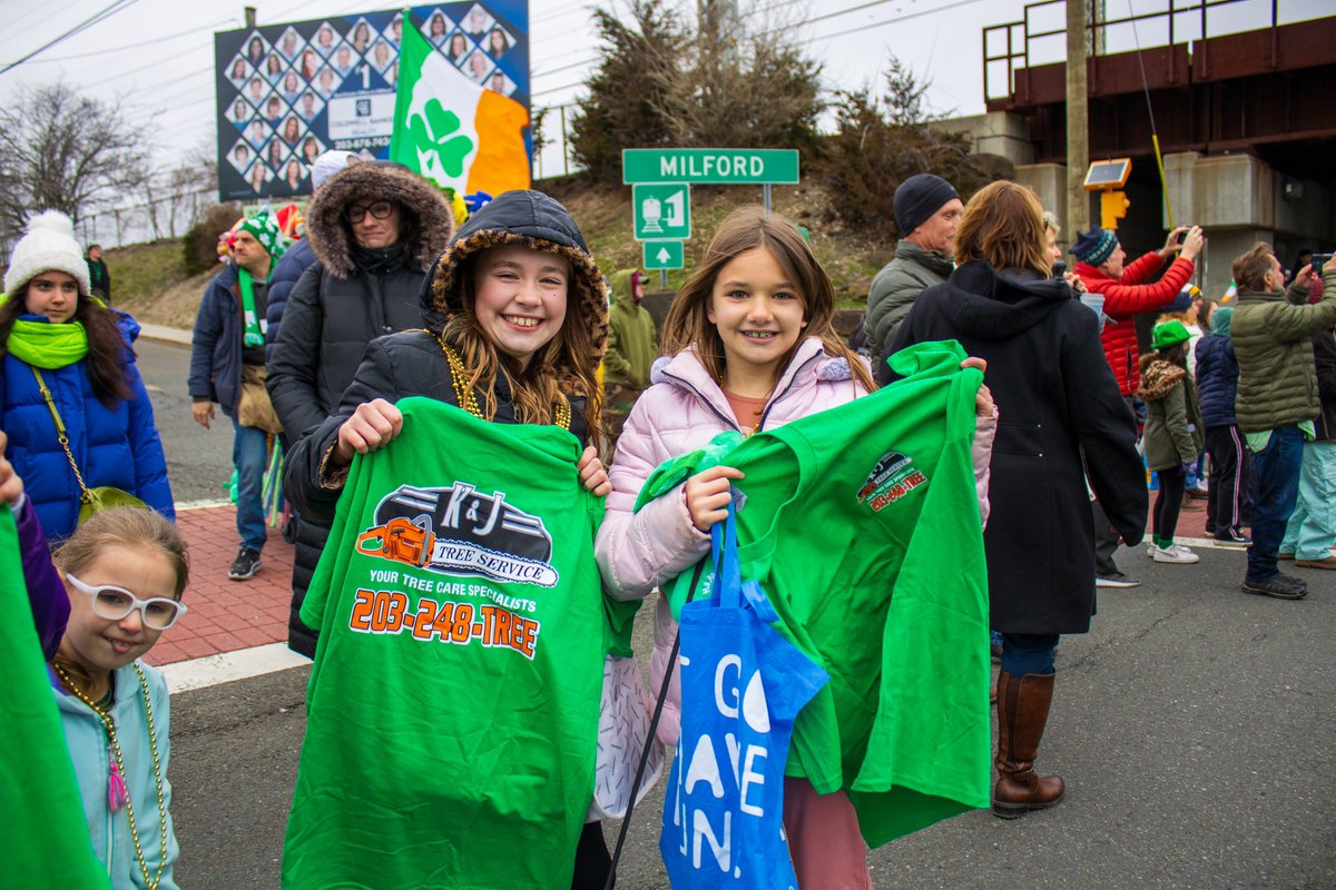 KJTreeService's tweet photo. Happy St. Patrickβs Day from K&J Tree Service!!
Thank you to @991PLRFM for partnering with us at the Milford & New Haven St. Patrickβs Day parades!
-
-
#happystpatricksday #treedoctor #rigging #fairfieldcounty #newhavencounty #arborist #arbosistsofinstagram #familyfirst https://t.co/L2J6aSw54J
