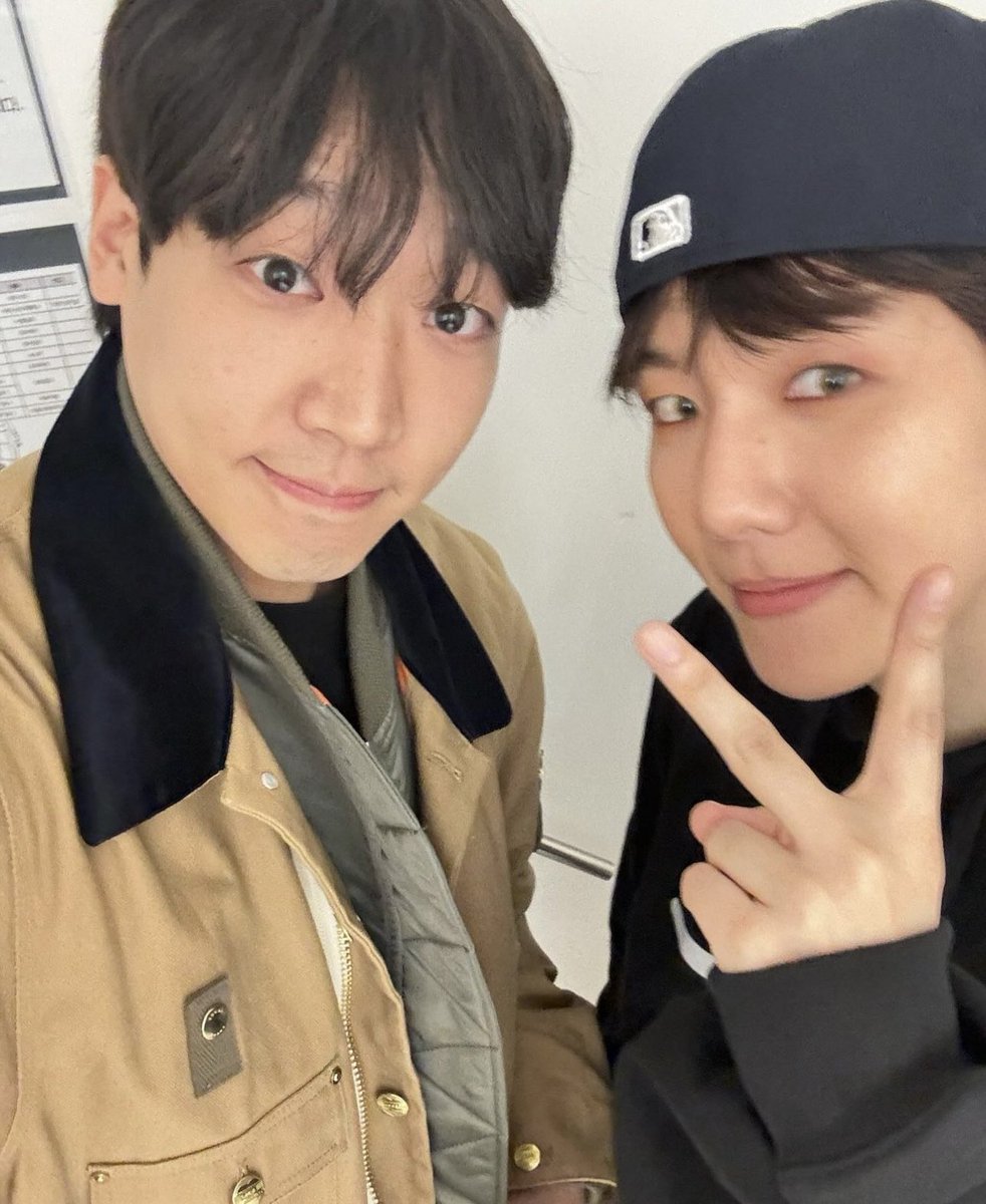 baekyoongee_4's tweet photo. 사랑빛친구 인스타에 백현이 꺕..🖤 https://t.co/bb4ycN2MxH