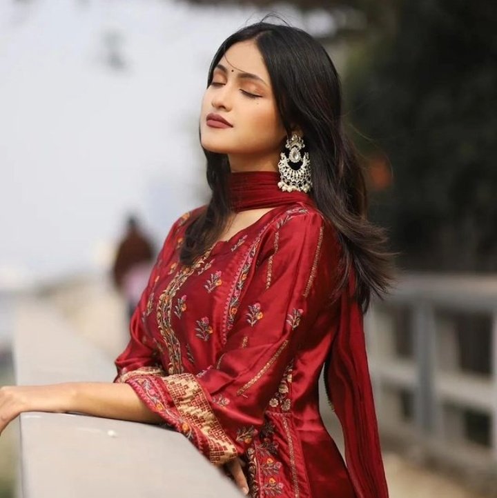 cuty_dipanshi's tweet photo. 📌

वो लड़का बस इतनी एहमियत रखता है मेरे लिए,
कि उसे ना देखूं तो हसीन हर शै मुझे बदसुरत लगती हैं। https://t.co/Dkb6fTFZq7