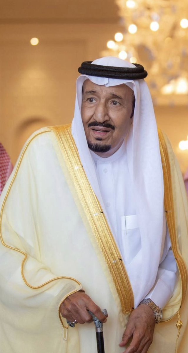 HRHMBNSALMAAN's tweet photo. وجّه #خادم_الحرمين_الشريفين الملك #سلمان_بن_عبدالعزيز آل سعود - حفظه الله - بصرف أكثر من ثلاثة مليارات ريال معونة شهر رمضان المبارك؛ لمستفيدي #الضمان_الاجتماعي، بمبلغ 1000 ريال للعائل و500 ريال للتابع.
 ورفع معالي وزير الموارد البشرية والتنمية الاجتماعية المهندس أحمد بن سليمان الراجحي، خالص شكره وتقديره لخادم الحرمين الشريفين - أيده الله - على هذه البادرة الكريمة لمستفيدي الضمان الاجتماعي، وتلمس احتياجاتهم خلال شهر رمضان المبارك، داعياً الله أن يحفظ خادم الحرمين الشريفين وسمو ولي العهد رئيس مجلس الوزراء، وأن يجزيهما خير الجزاء على ما يقدمانه من دعم وعناية بأبنائهم المواطنين.
 ومن المنتظر إيداع المبالغ المالية في الحسابات البنكية للمستفيدين بشكل مباشر خلال الساعات المقبلة.