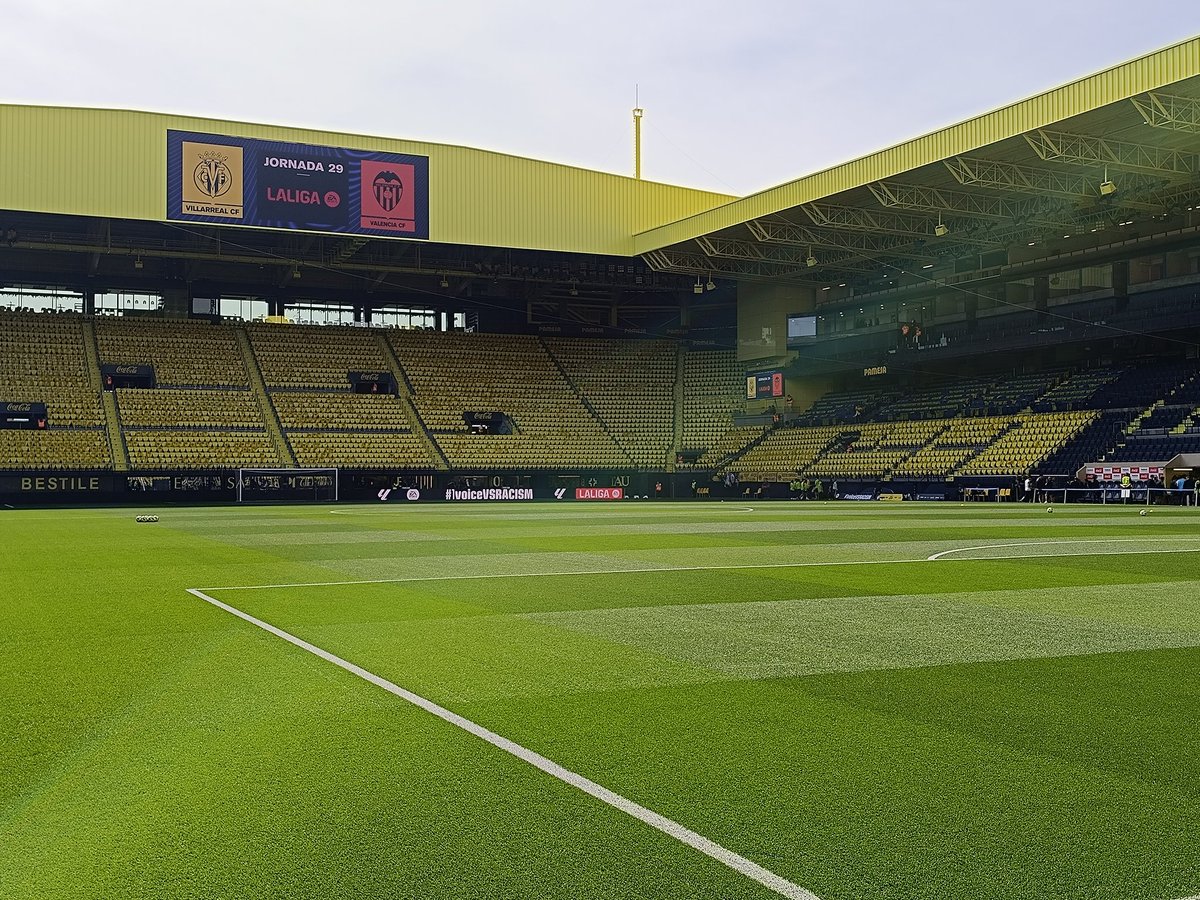 vicentenari11's tweet photo. Todo preparado para recibir el 3 partido esta semana, @LaLiga , derbi entré nuestro @VillarrealCF  &amp; @valenciacf , gran trabajo  equipo de mantenimiento del césped, 👌🌱👍🥅⚽
@vicentenari11 @RSebastiancl https://t.co/NOXTbLHG8n