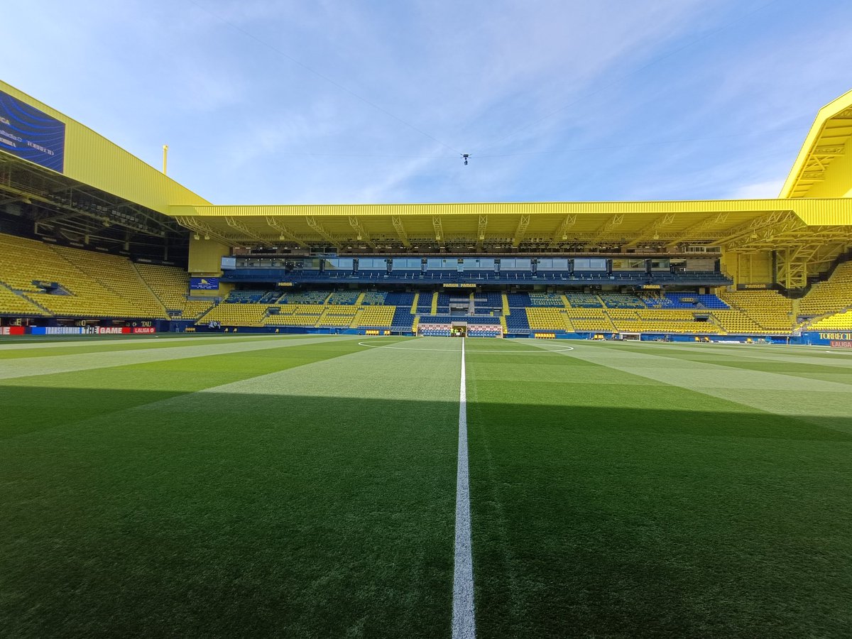 vicentenari11's tweet photo. Todo preparado para recibir el 3 partido esta semana, @LaLiga , derbi entré nuestro @VillarrealCF  &amp; @valenciacf , gran trabajo  equipo de mantenimiento del césped, 👌🌱👍🥅⚽
@vicentenari11 @RSebastiancl https://t.co/NOXTbLHG8n