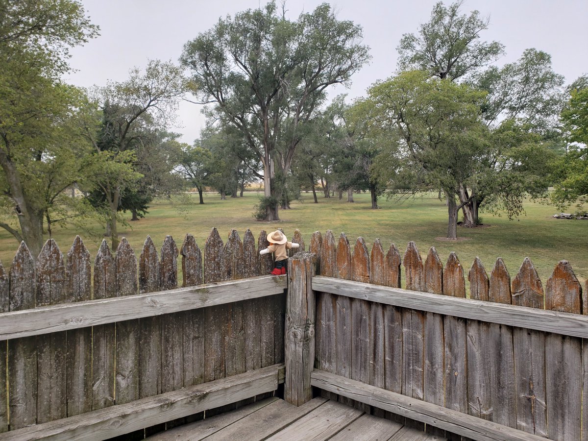 RangerSarahAdv's tweet photo. Ranger Sarah scans Fort Kearny from the corner of East Fort or Fort Mitchel (the stockade at Fort Kearny). Fort Kearny was never under attack and the stockade was mostly used to corral livestock at night.
#adventuresofrangersarah #nebraskastateparks #Nebraska #NebraskaHistory https://t.co/FTBPpMNz1i