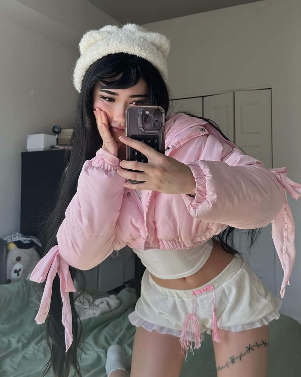 ROMWESHOP's tweet image. if adorable is a person 🎀🐰 via Instagram@carmen.lial

#ROMWE #coquette #springlook #altfashion #cutecore #outfitinspo