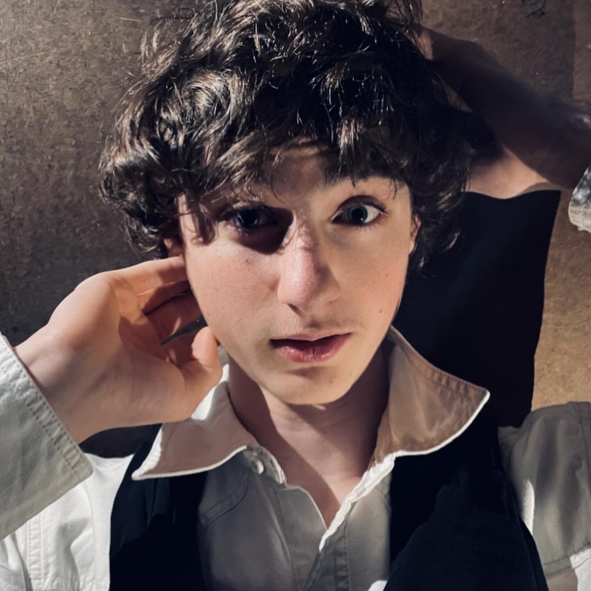 Ms_Giulia_Art's tweet photo. Photo 2 students are working hard on recreating famous paintings. Check out Will’s amazing recreation of “The Desperate Man” a self-portrait by Gustave Courbet.
#photoclass #artclass #highschoolart https://t.co/pt5jCmTFEV