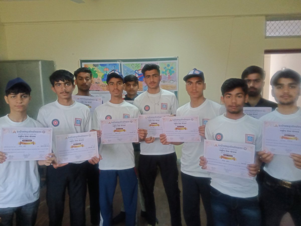 केंद्रीय संस्कृत विश्वविद्यालय श्री रणवीर परिसर की राष्ट्रीय सेवा योजना इकाई के सात दिवसीय विशेष शिविर का आज समापन हुआ।NSS यूनिट के स्वयंसेवकों ने समापन के अवसरNSS logo बनाया तथा प्रमाणपत्र दिए गए।
<a href="/_NSSIndia/">NSS India</a> 
<a href="/CentralSanskrit/">CENTRAL SANSKRIT UNIVERSITY</a> 
<a href="/csujammu/">केन्द्रीय संस्कृत विश्वविद्यालय, जम्मू</a> 
<a href="/NssrdD/">NSS Regional Directorate Delhi</a>