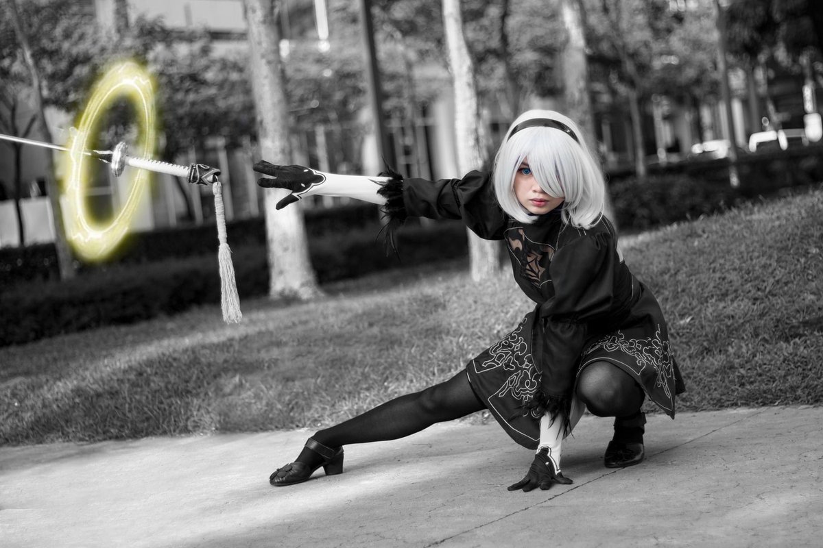 “Glory to Mankind” I want to post old pictures of my 2B cosplay that I did way back (2019) as commemoration to NeiR:Automata’s anniversary! Loved this game to bits and I still do. 📸: Sylvetterianne’s Project & AC