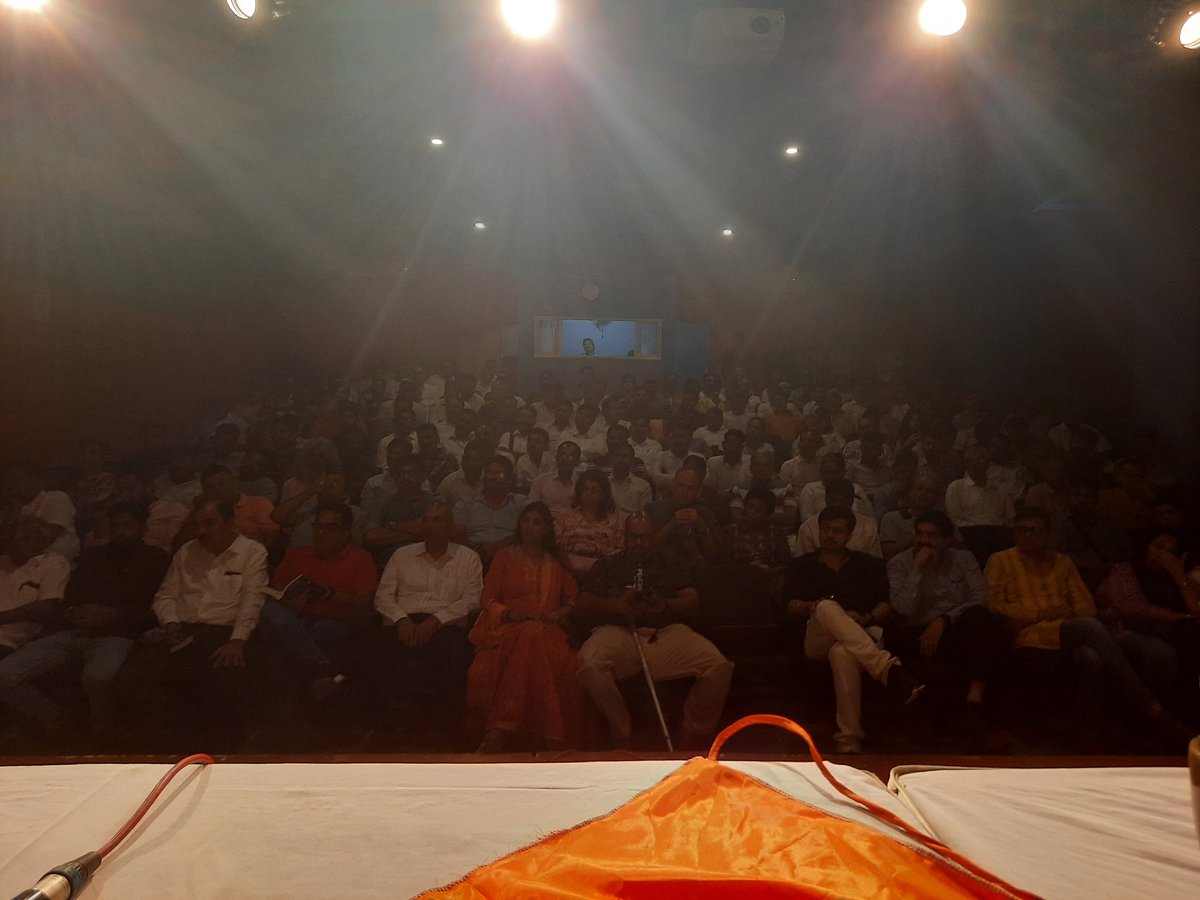 RatanSharda55's tweet photo. Marathi translation of @satyanveshan written #Maharana released in Mumbai today by Ratansingh Rathore, Dr Yogini Deshpande of #IndicToday. I was fortunate to be part of the proceedings. https://t.co/EiWM3bCUQ5