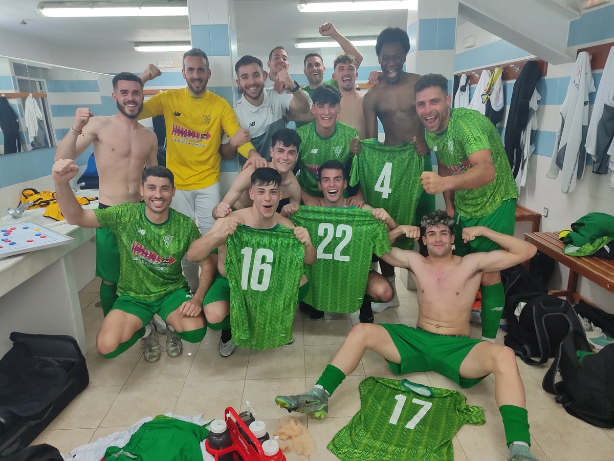 CCalamonte's tweet photo. En sus caras se les nota, partidazo+ 3 de todos plantilla, técnicos y como no la mejor afición del @CCalamonte

Enhorabuena familia a seguir 

#sensaciondevivirenverde https://t.co/g2yh8gXdSq