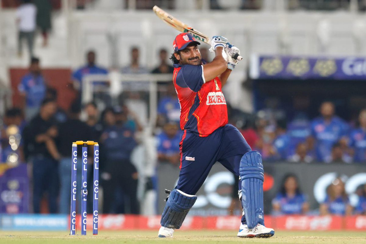 ccl's tweet photo. #Jammy knocks it out of the park, scoring a blazing half-century for @BengalTigersccl in the Finals against @kabulldozers!
#CCL2024 from February 23rd - March 25th and will be Live on JioCinema and Sony Ten 5.
#A23 #Parle2020 #CCLSeason10 #DanubeCCLUAE #TruckersUAE #CCLUAE #Chalosaathkhelein #CCLonJioCinema #CelebrityCricketLeague #JioCinema
@A23_Rummy @Parle2020cookie @BharathiCements
@JioCinema @SonySportsNetwk