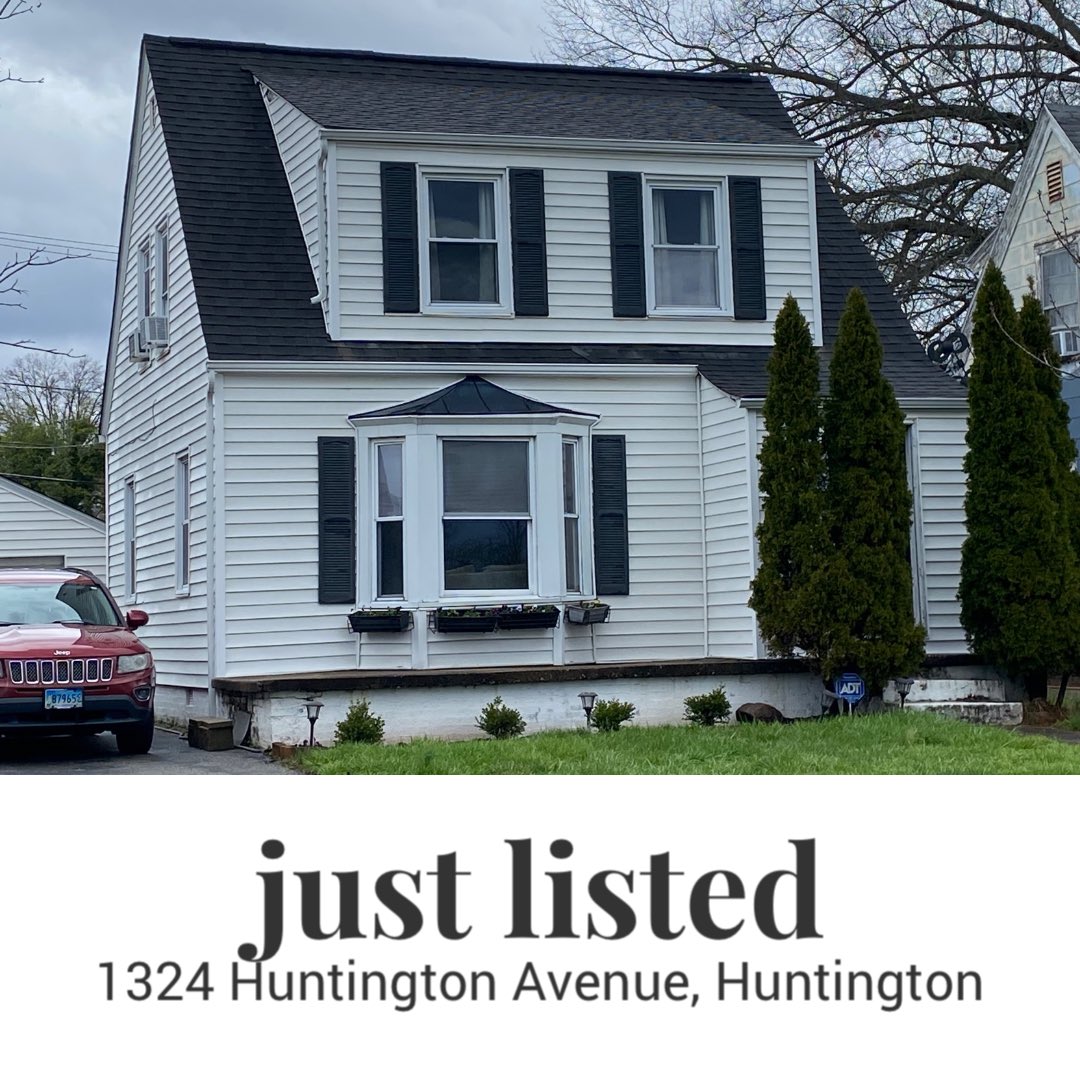 ⭐️ NEW LISTING ⭐️ Adorable 2 bedroom, 2 bath home conveniently located to Cabell Huntington Hospital, Marshall University School of Pharmacy, Marshal Forensic Science Center and the Erma Byrd Center. Call this home or use for wonderful rental potential. 304-633-5187