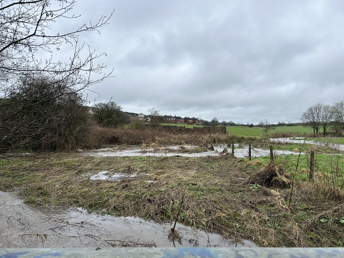 AbiBrown1's tweet photo. ☔️ The morning after the night before (rain & a night out in #Stone…), River Blithe looking very high through #StokeonTrent 👀
🗺️ 12km around a very muddy #Caverswall , calling into @FoxfieldRailway for a brew on the way home.
🚶♀️Total 36km walked this week.
#lovewhereyoulive https://t.co/n0gKP4mtYd