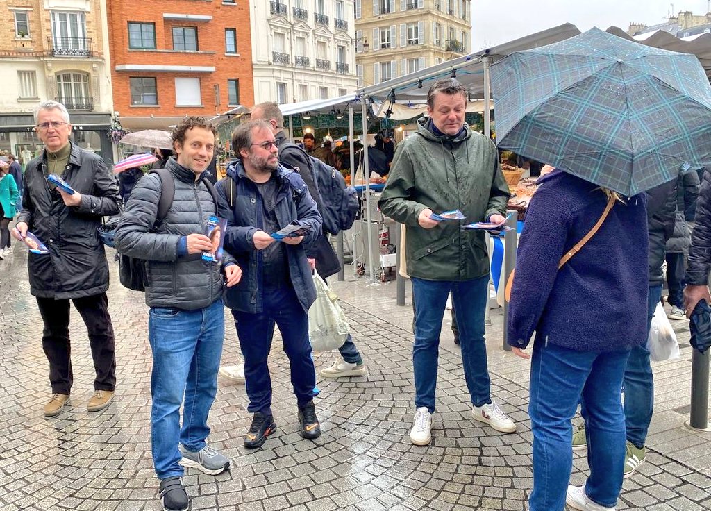 Renaissance PUTEAUX (@re_puteaux) on Twitter photo Sur le terrain au marché des Sablons avec <a href="/re_neuilly/">Renaissance Neuilly-sur-Seine</a> pour parler Europe et sensibiliser sur les enjeux des #Europeennes2024. Le 9 juin, votons pour une France forte dans une Europe puissante avec @BesoindEurope portée par <a href="/ValerieHayer/">Valérie Hayer</a> ! #Circo9206 #Puteaux <a href="/RE_HautsdeSeine/">Renaissance Hauts-de-Seine</a> Sur le terrain au marché des Sablons avec <a href="/re_neuilly/">Renaissance Neuilly-sur-Seine</a> pour parler Europe et sensibiliser sur les enjeux des #Europeennes2024. Le 9 juin, votons pour une France forte dans une Europe puissante avec @BesoindEurope portée par <a href="/ValerieHayer/">Valérie Hayer</a> ! #Circo9206 #Puteaux <a href="/RE_HautsdeSeine/">Renaissance Hauts-de-Seine</a>