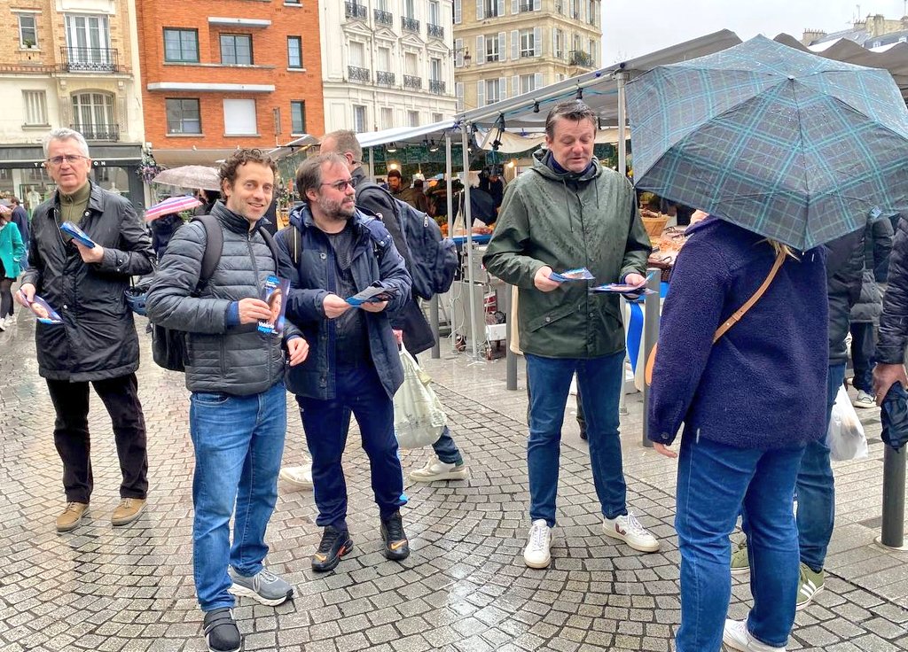 Sur le terrain au marché des Sablons avec @re_neuilly pour parler Europe et sensibiliser sur les enjeux des #Europeennes2024. Le 9 juin, votons pour une France forte dans une Europe puissante avec @BesoindEurope portée par @ValerieHayer ! #Circo9206 #Puteaux @RE_HautsdeSeine