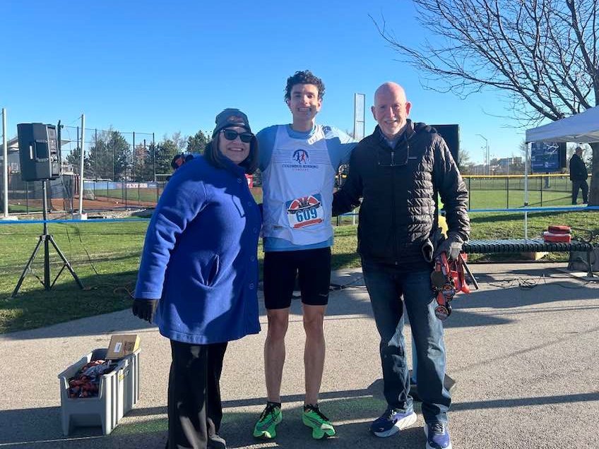 Andrew Taylor from Hilliard, Ohio won this year's Hoopla Four Miler. Congratulations on the great race, Andrew!

#Hoopla4Miler #TheRoadStartsHere #FirstFour