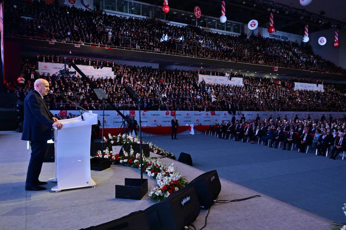 Milliyetçi Hareket Partisi 14. Olağan Büyük Kurultayımız “Önce ülkem ve milletim” demekten asla vazgeçmeyen Bilge Liderimiz Sayın Devlet Bahçeli Beyefendi ile aziz milletimizin, Türk ve Türkiye Yüzyılı’nın geleceğine umut olmuştur. 

Milliyetçi-Ülkücü Hareketimize hayırlı olsun.