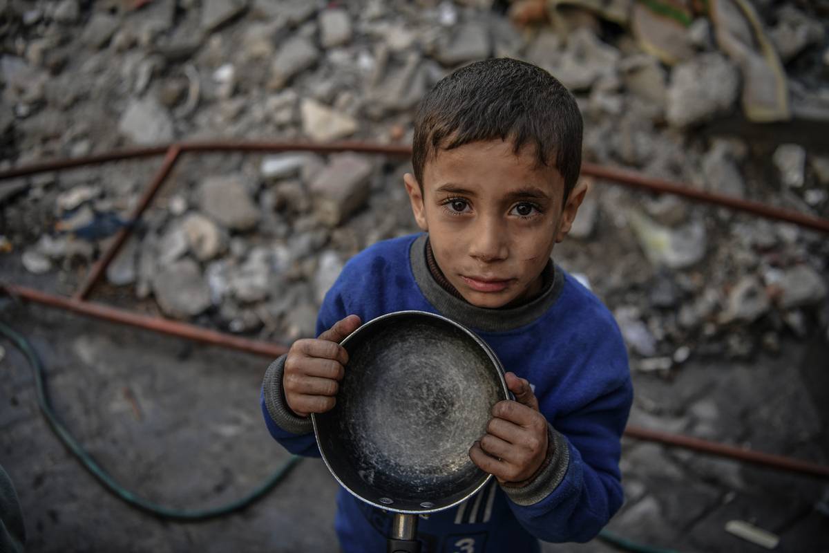 OsAmer22's tweet photo. Israel uses starvation as a weapon of war in Gaza
في غزة من لم يمت بالقصف مات جوعاً
#غزة_بلافطور_ولاسحور
#غزه_تموت_جوعاً
#GazaWar
#Gaza_under_attack https://t.co/QABviUhNE4