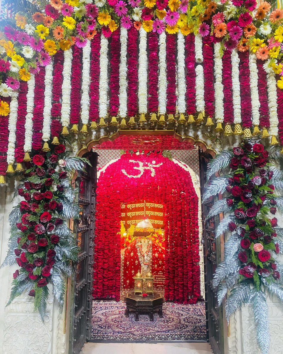 ashokbuwaniwala's tweet photo. ब्रह्मऋषि संत दादू दयाल जी महाराज की जयंती के अवसर पर आज मुख्यपीठ नरेना ज़िला जयपुर में श्री दादू वाणी की महा-आरती में शामिल हो कर अध्यात्मिक सुख  प्राप्त किया।

दादू राम- सत्य राम॥
#DaduRam #DaduJayanti #India https://t.co/QPvmiJgW0k