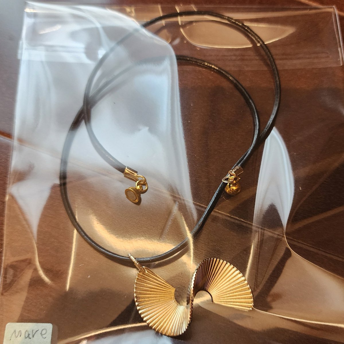 Mare53713859's tweet photo. 帯留めとチョーカー？んー、ネックレス？

大ぶりアクセが欲しいと連絡あったんで作ってみたよ！

意外と可愛くカッコよくなった😳
 #帯留め 
 #チョーカー 
 #ネックレス 
 #大ぶりアクセ https://t.co/NCuo0wggRU