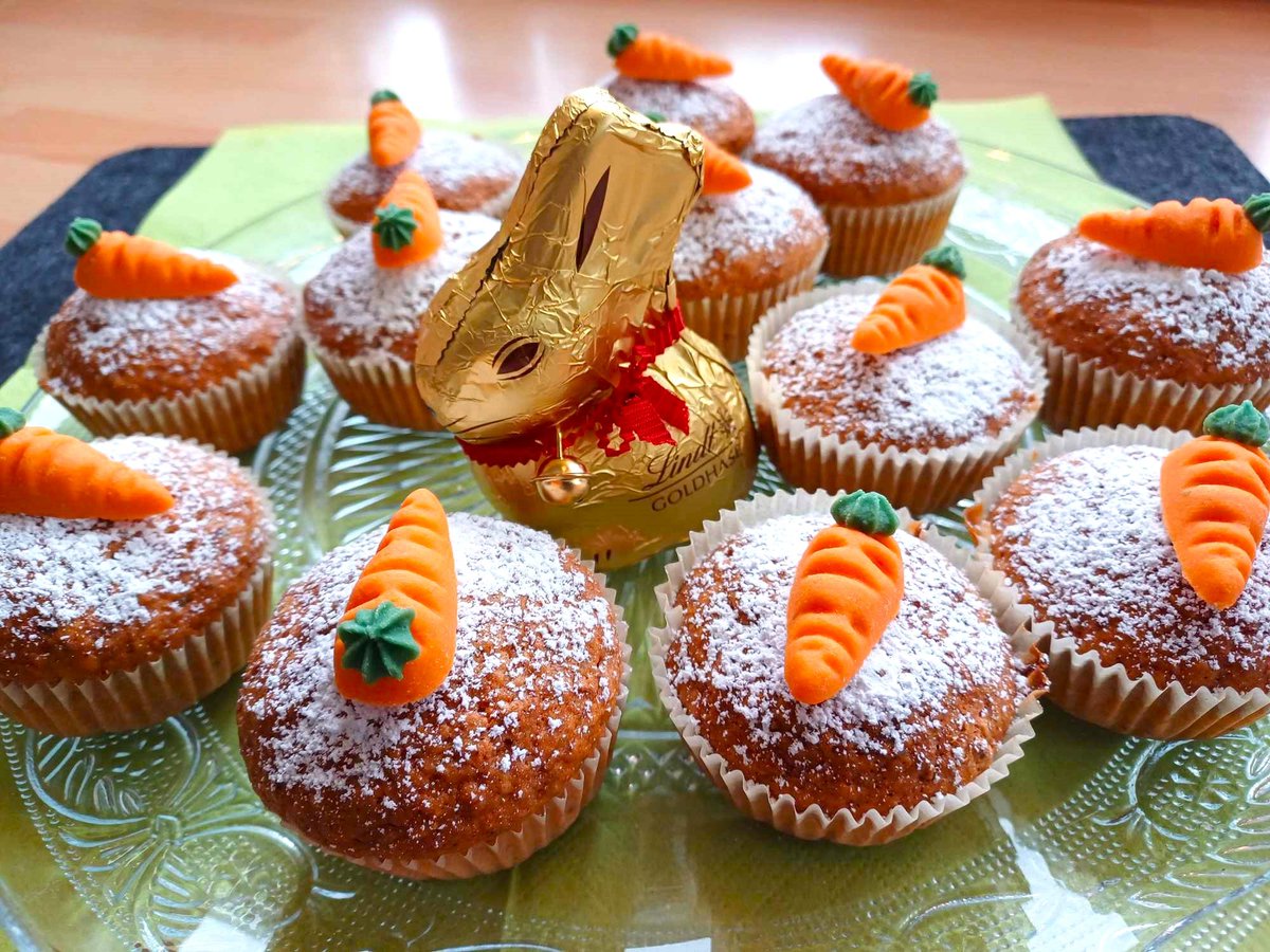 susanne_aust's tweet image. Feine Karotten-Nuss-Muffins, nicht nur für die Ostertage - ganz einfach und schnell gebacken.

Hier kommt das Rezept (Thread). 🙂🐰🥕