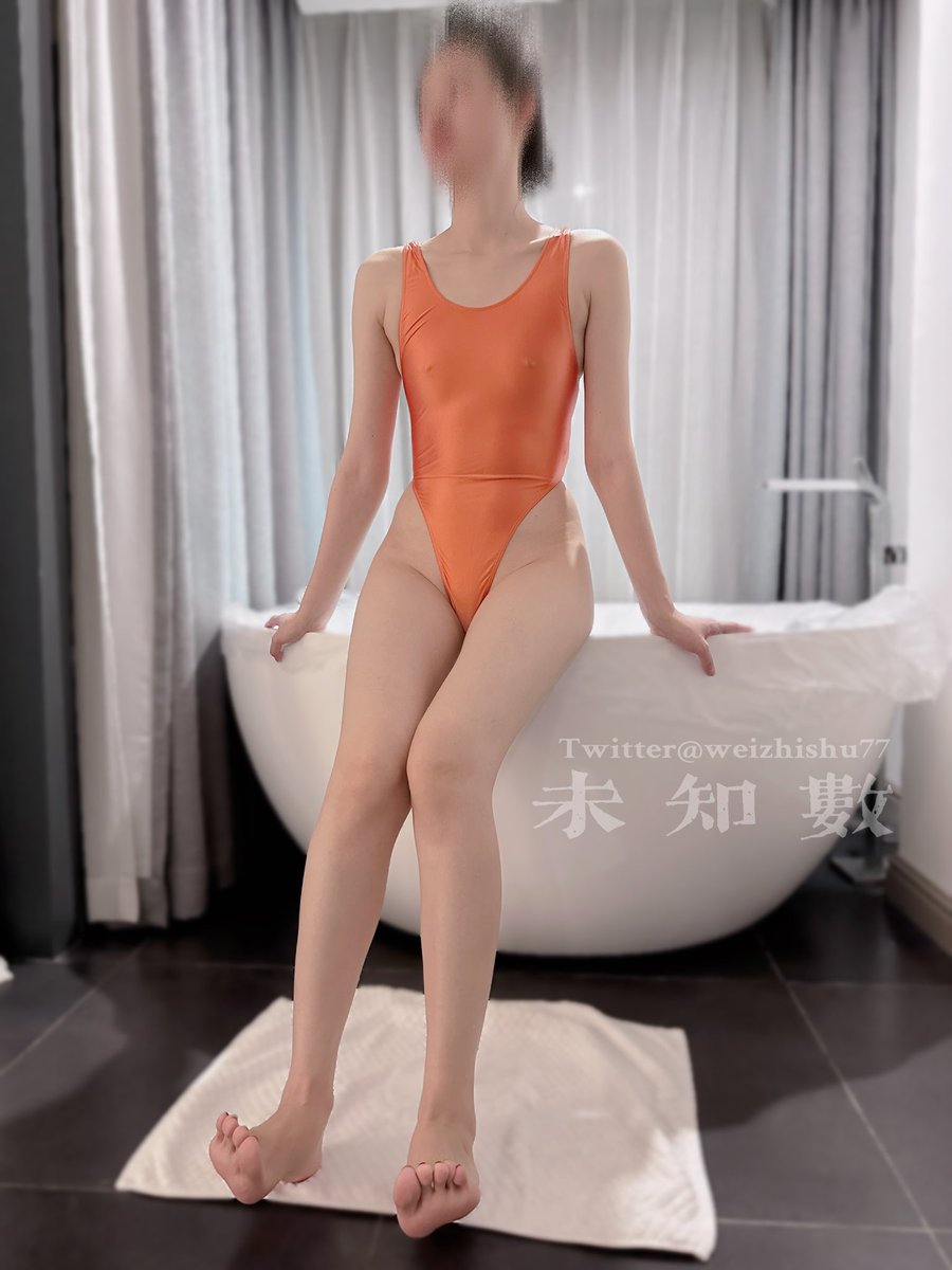 到桂林旅行的几天，刚好碰上降温了，出门基本都是羽绒服裹得严严实实，也没法拍什么好看的照片。

到了阳朔，特地订了个民宿，想着可以在室内拍些色色的照片…… https://t.co/M1hVVG7RFe