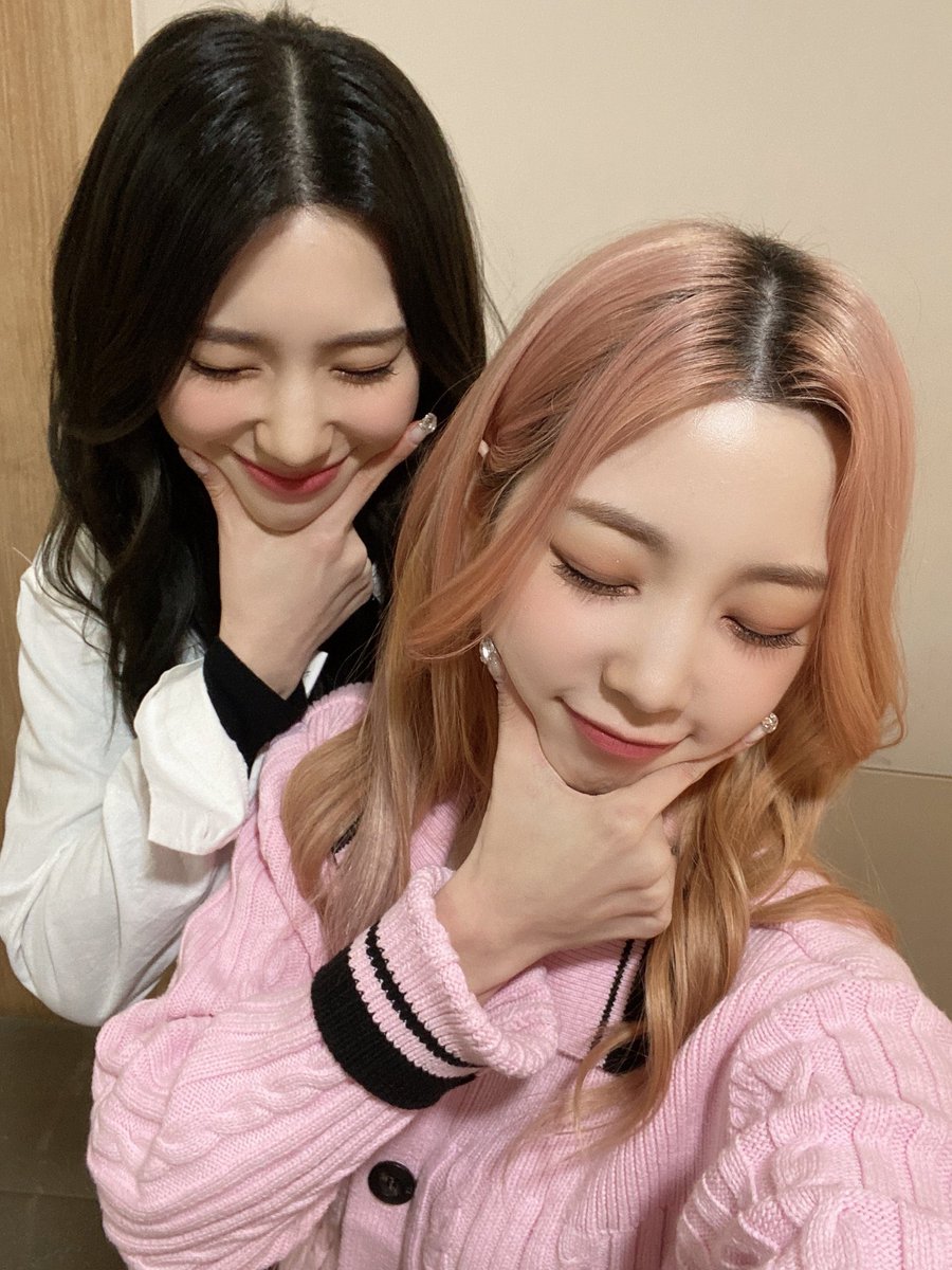 _timeto_yeonhee's tweet photo. 220317 RocketPunch members

#로켓펀치 #RocketPunch #연희 #Yeonhee @RocketPunch @RCPC_members https://t.co/zlFbMfS2gJ