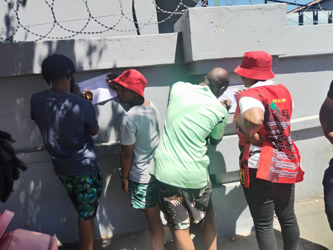 EFFWESTRAND_'s tweet photo. Door to door continues unabated in Westrand Region....Randwest Ward 6.
#2024isOur1994 
@EFFGautengProv @EFFSouthAfrica https://t.co/0yg2z0C5CR