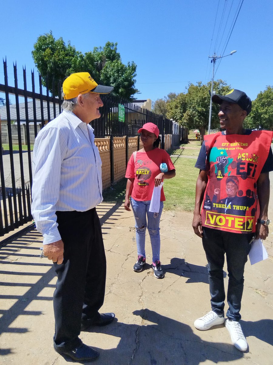 EFFWESTRAND_'s tweet photo. Door to door continues unabated in Westrand Region....Randwest Ward 6.
#2024isOur1994 
@EFFGautengProv @EFFSouthAfrica https://t.co/0yg2z0C5CR