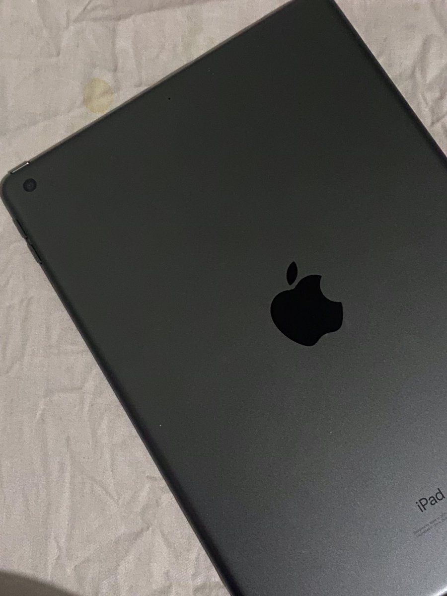 heesunluvvbot's tweet photo. wts lfb 

— ipad 7th gen 128 gb
— can play ml, watch netflix, yt, etc.
— rfs [ will upgrade ]
— 12,500

t. ipad ph ipad 7th gen apple https://t.co/nwuXNeMBzs