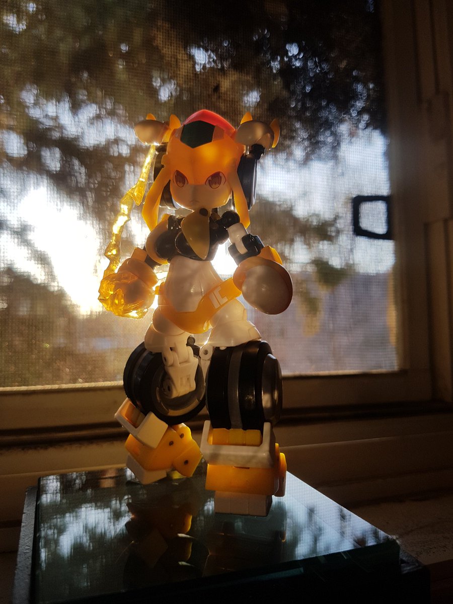 TheLocalBard's tweet photo. Got some pics in just as dawn broke.
Yes it's Thunderlight again! There will be more.
#BigFirebirdToy #MagicHenshin #Thunderlight #GoodMorning #ToyPhotography @Phoenix_BFB https://t.co/4diTZFAjIc