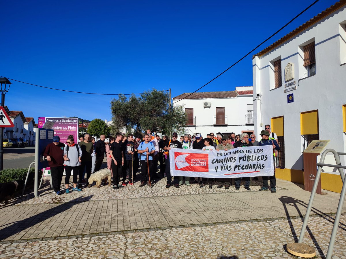 juanca_sev's tweet photo. Hoy celebramos el IV Día de las Vías Pecuarias y Caminos Públicos 

Reclamamos que se garantice un uso sostenible social y ambiental frente a usurpaciones del dominio público viario y las actuaciones privativas excluyentes; que no se concedan derecho a la caza sobre el viario. https://t.co/8myaHh04J1