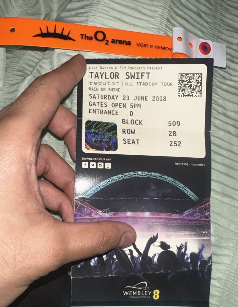 Certinfy's tweet photo. Oh, look what I found. #RepTour https://t.co/X5EX2ecRVg