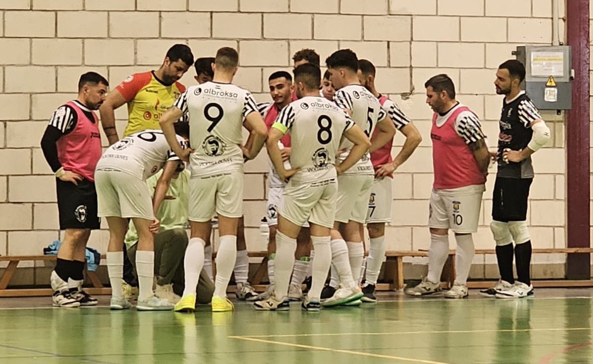 3N - J24
Orgulloso de nuestros chavales, llegamos a falta de 6 jornadas líderes a 4 puntos de Jerez, y esta semana afrontamos la copa Extremadura el viernes 21h en Almendralejo contra <a href="/JerezFutsal/">JEREZ FUTSAL</a> 
BADAJOZ SOMOS TODOS 
Os necesitamos 💪🏻
#BadajozQuiereFutsal⚽️❤️