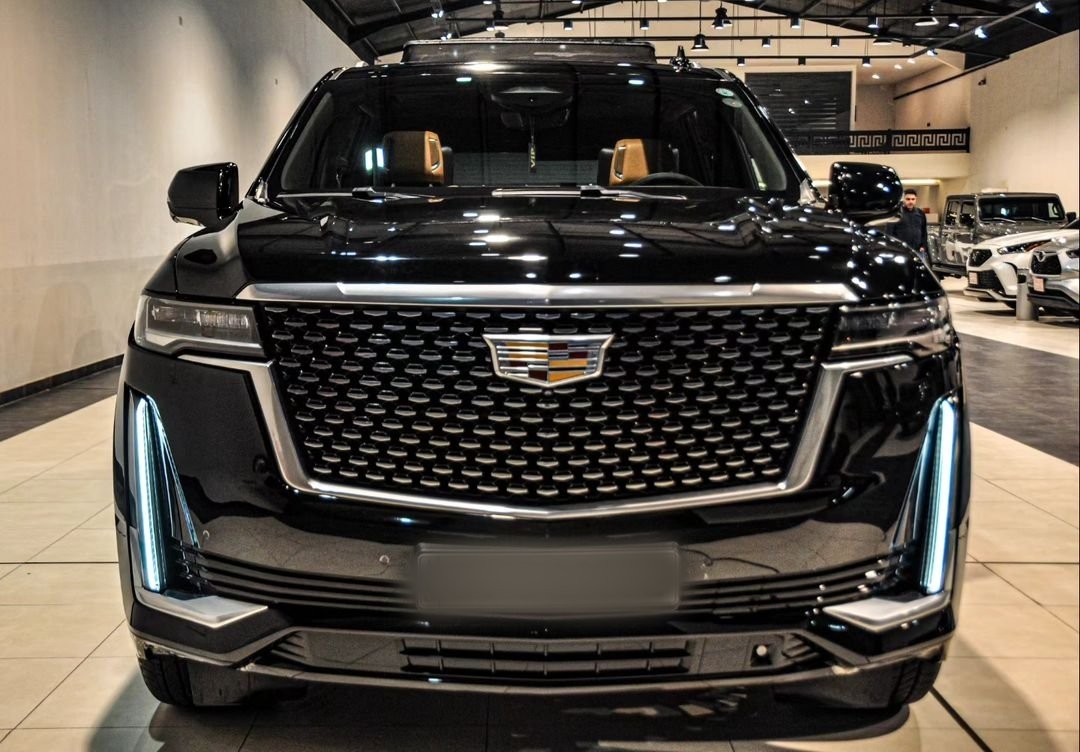 jarieszackb's tweet photo. Sunday's Best 💯
Impressive Cadillac Escalade by @mini_international_cars 🤠
Swipe left... 
▪️▪️▪️
Photo credits: @mini_international_cars
🦾🦾🦾
.
.
#jarieszackb #cadillac #cadillacescalade #escalade #cadillaclife https://t.co/GdBOVpeOZZ