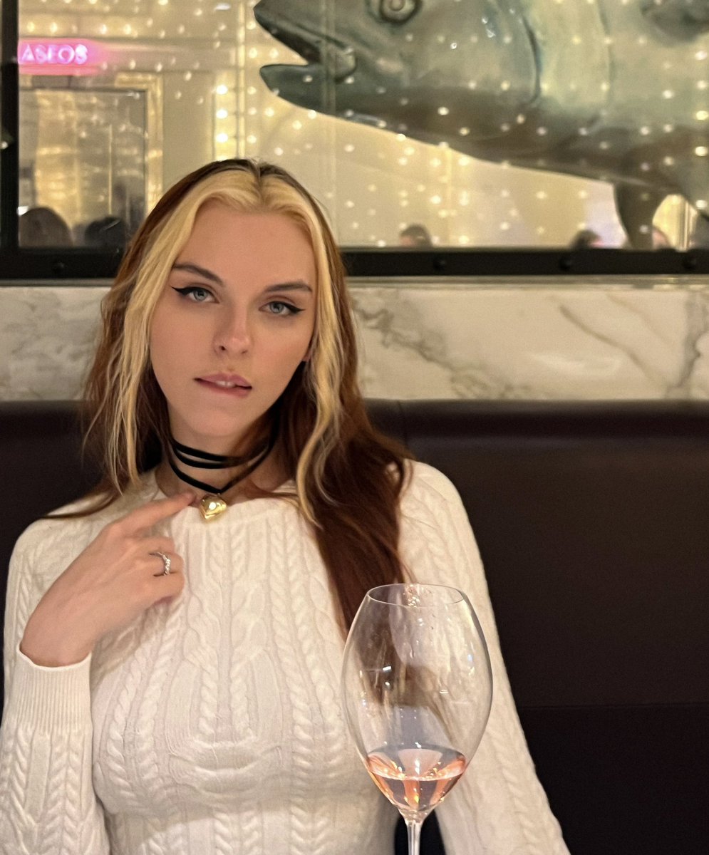 голые девки собирают тысячи лайков, а сколько наберет мое лицо?