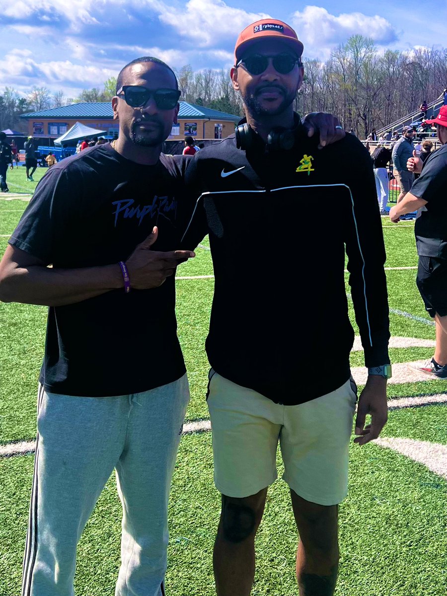 urunicoachchamp's tweet photo. Blessed to have been invested in by this guy @Robwil1911 …”if I have seen further than others it’s by standing on the shoulders of GIANtS!!!” #forTheCulture #southSideLegend #myAD #GeneralsSalute 🫡 #appreciationPost https://t.co/KgeVNh366A