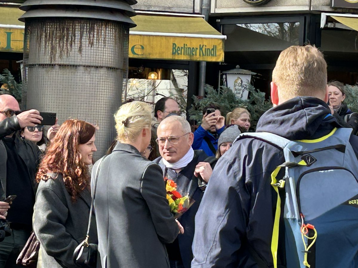 c_aemisegger's tweet photo. @yulia_navalnaya, @khodorkovsky_en 
A powerful photo today in Berlin at #ПолденьПротивПутина https://t.co/V3lpOWZliw