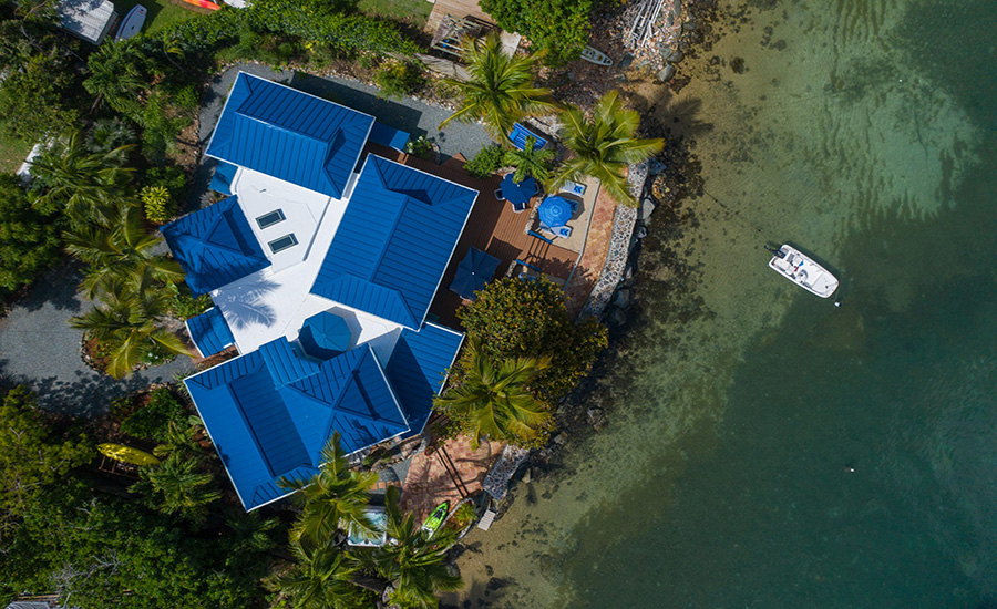 RoofContr's tweet image. 🎯IN CASE YOU MISSED THIS ...🏝️ A villa on St. John's Great Cruz Bay in the U.S. Virgin Islands features a striking blue metal roof by @pacclad. 🌀✨  
#roofing #metalroofs #RoofingRevival
brnw.ch/21wHX3B